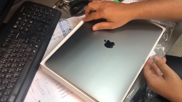 Unboxing Macbook Readon Pro Vega 20 | Apple