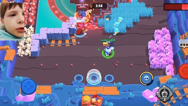 играю в бравл Старс с веб-камерой