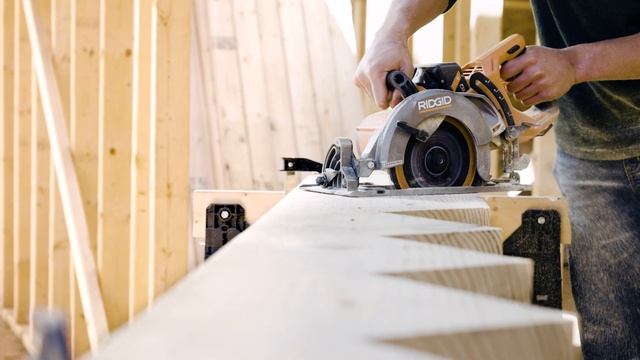 RIDGID Power Tools- 18V Brushless 7-1/4 In. Rear Handle Circular Saw (R8658)