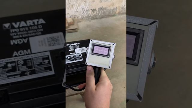 Тест нагрузочной вилкой аккумулятора VAG 7P0915105D 2014 года выпуска.