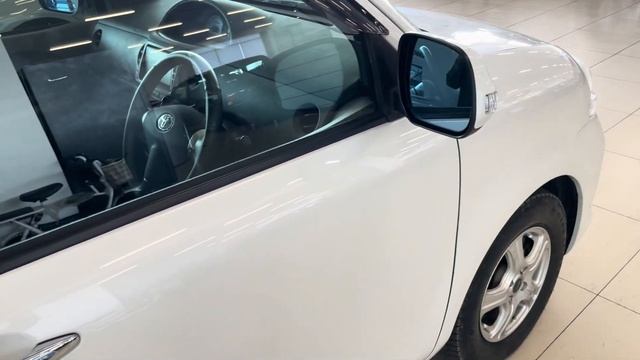 Toyota Sienta, 2012 год