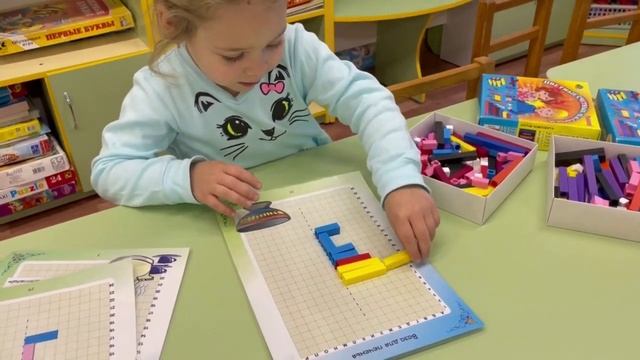 Ваза для печенья из цветных счетных палочек Кюизенера