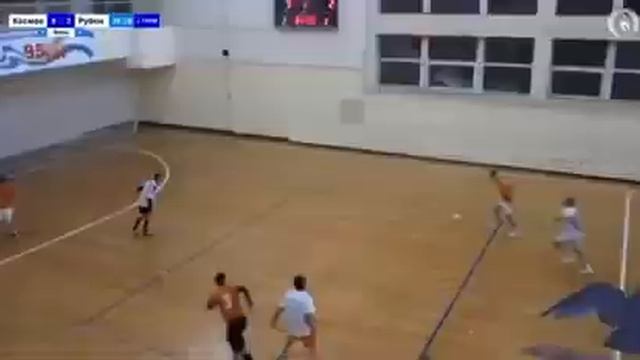 Вадим Толстой забивает в ворота Рубона