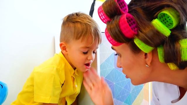 Vlad Y Nikita Rutina Matutina Con Mamá Dormida