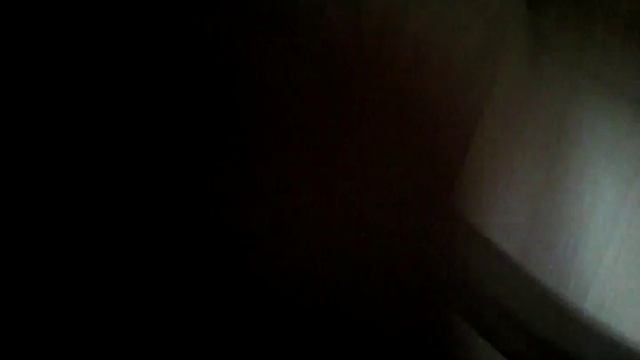 Следит за родственником