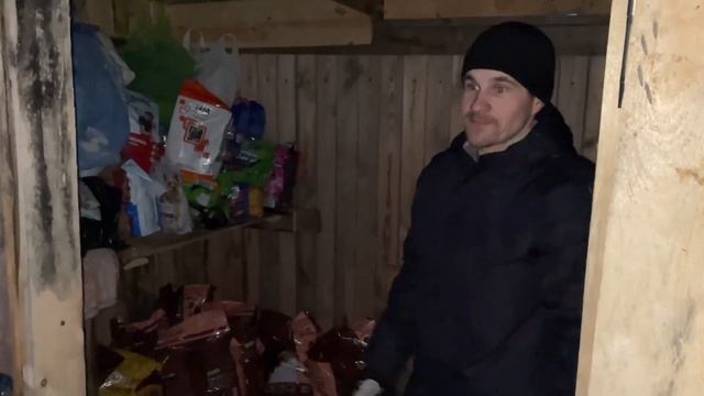 Оплатили старый заказ корма. Привезли новую партию 20 мешков.