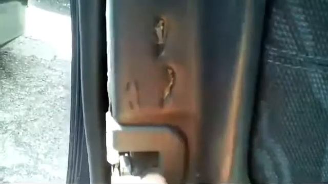 Ремонт дверей: снятие обшивки и замена ручек