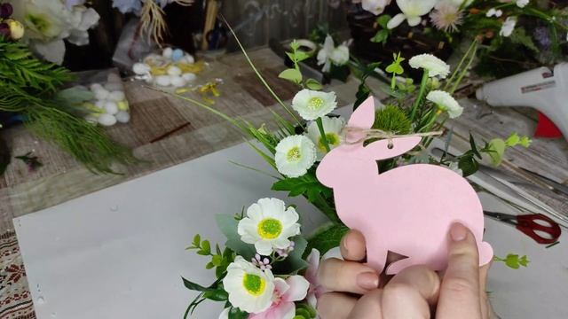 Пасхальный кролик в керамической корзинке. Пасхальная композиция своими руками