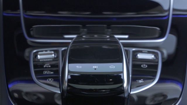Mercedes-Benz E 400 D 4MATIC Coupe Interior Design In Cashmere White Trailer | AutoMotoTV