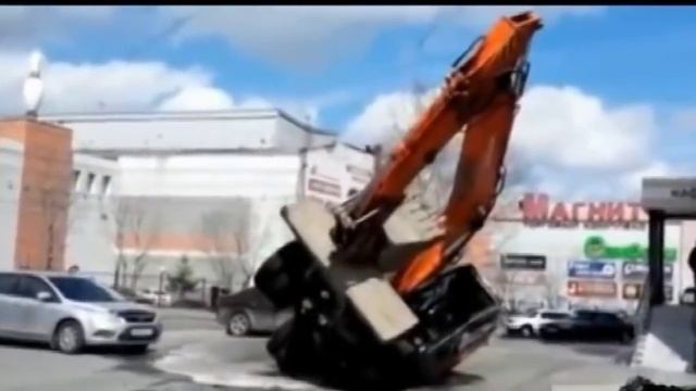 Власти отреагировали быстро. Обнесли место забором