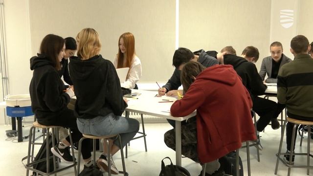 Почему опасно вовлекать детей в политические баталии