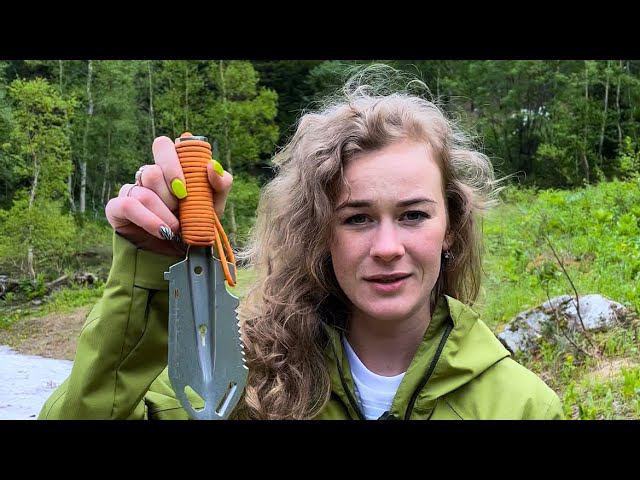 Видеоурок для начинающих туристов «Как правильно справлять нужду в походе»!