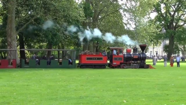 Карлсруэ,  Дворцовая площадь и парк