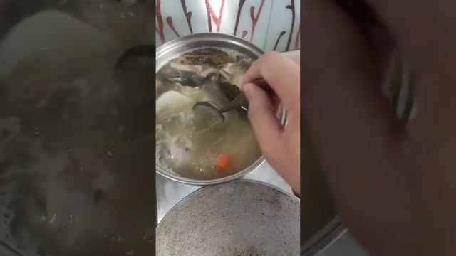 Как приготовить суп из курицы, грибов, макарон, морковки, лука, картошки и лаврового листа