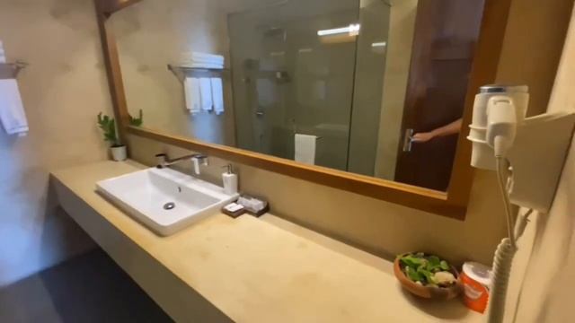 The Lucky Elephant 4* отель Хиккадува