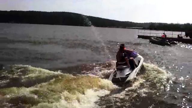 24 06 2014 Сын осваивает гидроцикл