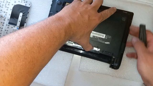 Samsung N145 Plus Laptop Replacing Hard Drive