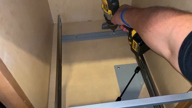 Installing/Removing A Pullout Waste Container