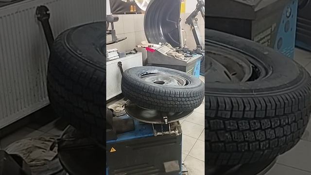 Как переобуть колесо на камере