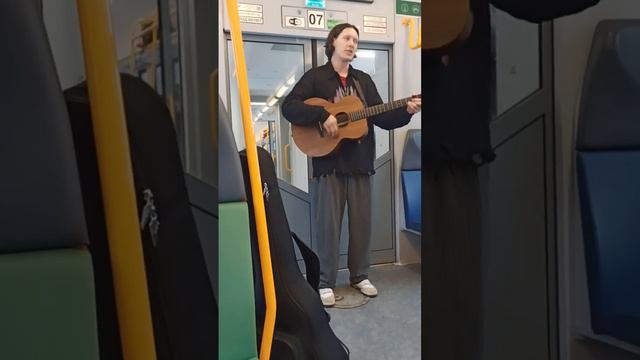Восхитительное исполнение на гитаре.