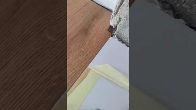 Стык доски и плитки