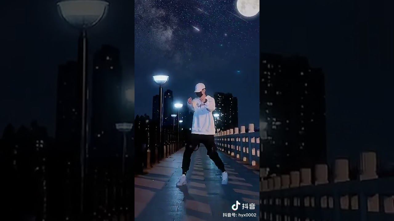 Танец, который одновременно прост и очарователен.