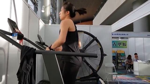 Забег на дорожке DHZ A7000 | DHZ Fitness