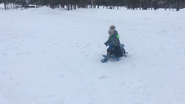 Покатушки на детских снегокатах.