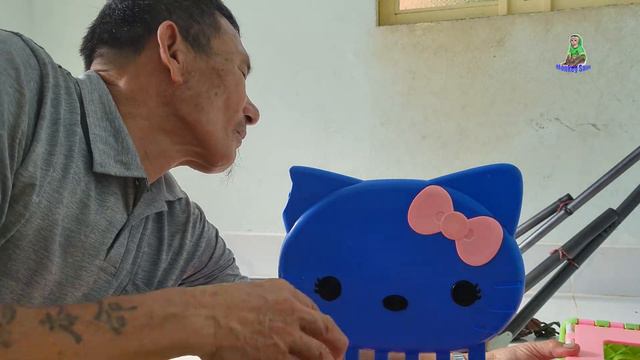 Sam Boy Family Enjoying Longan, In The Morning