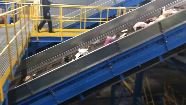 На мусоросортировочном заводе Флагман в Губкине Белгородской области
