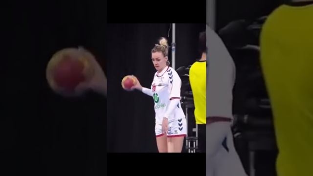 А я молода и красива.mp4