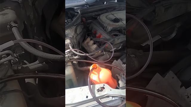 Слив масло насосом из машины через щуп.