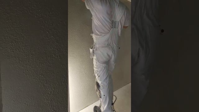 шпатлевка оштукатуренной стены под оклейку обоями