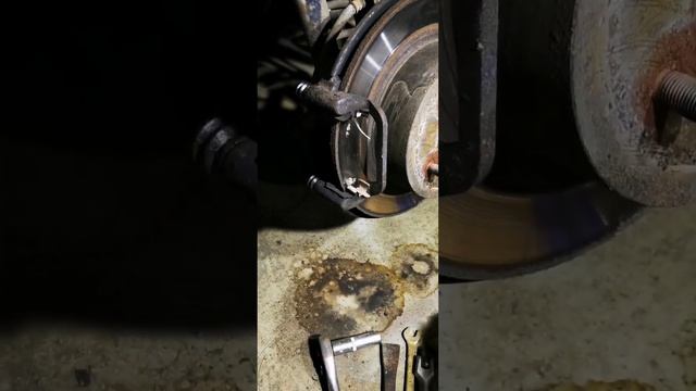 Замена тормозных колодок и дисков