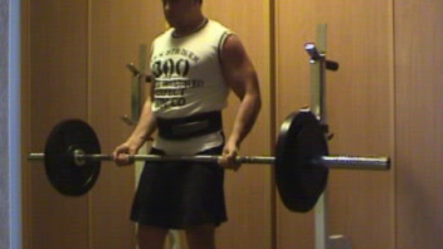 пытаюсь качать руки 90 кг