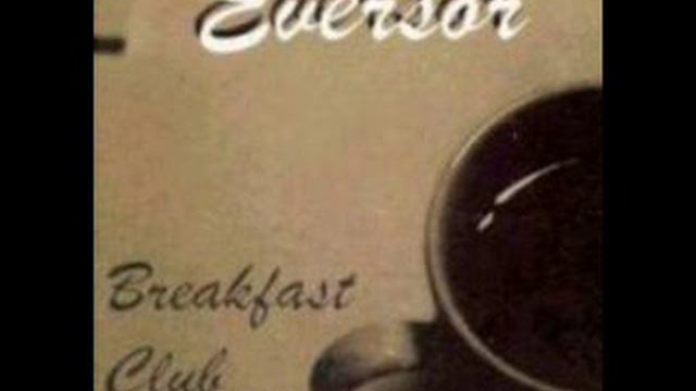 Eversor - People Looking Upward