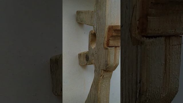 автомат из дерева