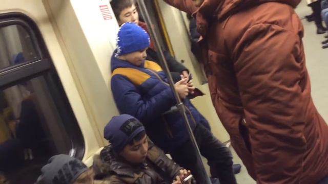 Метро митино и дети и и гаджеты✌️️😜✌️️