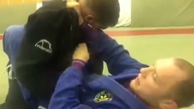 Варианты кросс-чоука из закрытой защиты.