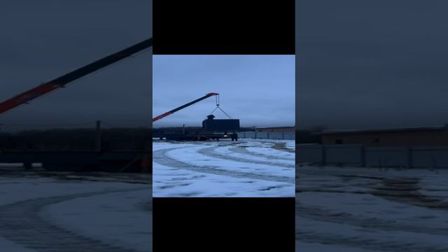 Разгрузка мини домика размером 6,7х2,45 метра