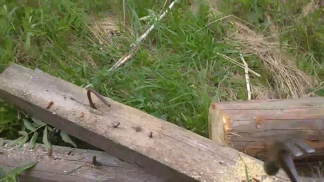 Наша жизнь в деревне//Ремонт забора//Посадка капусты под бутылки//