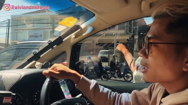 KITA NGIKUTIN MOBIL DEPAN MALAH NYASAR KE HUTAN!! TOLOOONG!!