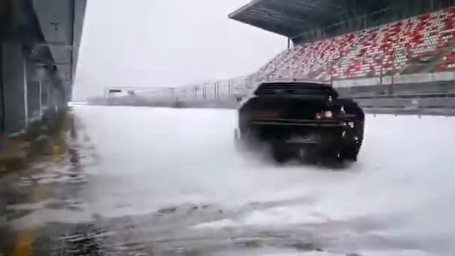 Dodge Challenger зима автодром