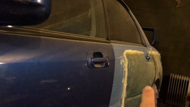 Играет свет в праздничных декорах с элегантностью и изыском