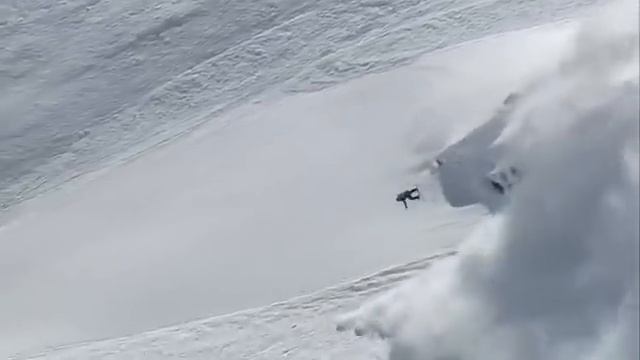 Бегущий от лавины