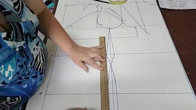 Построение бокового шва и выточки