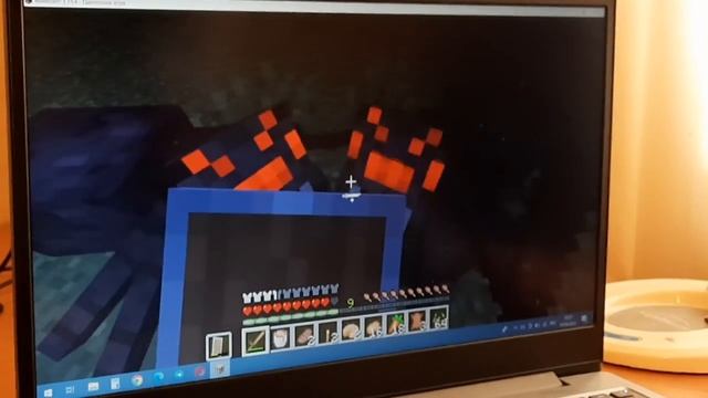 Мир Выживания Майнкрафта: бои с пауками, зомби и скелетами