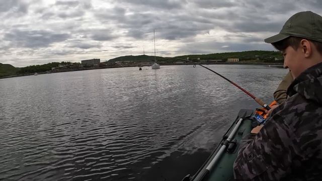 Рыбалка с лодки в Кольском заливе Баренцева моря / Fishing From A Boat In The Kola Bay