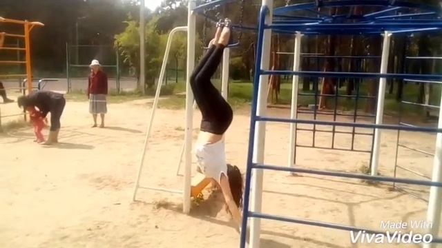 Гимнастика в общественных местах!!! Вызов принят от Ярославы спортивной!!!