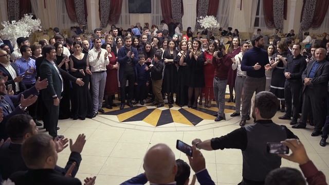 ЖЕНИХ ОЧЕНЬ КЛАССНО ТАНЦУЕТ ЛЕЗГИНКУ (Свадьба 2019, Зажигательная  Лезгинка 2022).mp4